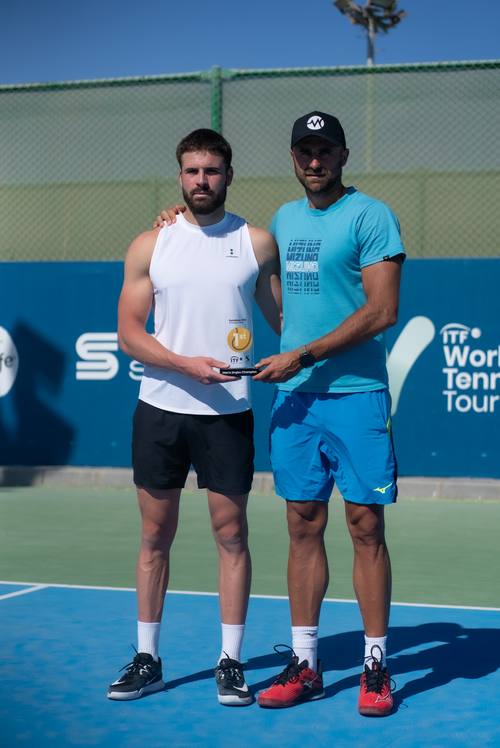 Saba Purtseladze with the trophy at Soma Bay